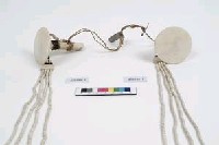 藏品(男子蕈狀貝板珠串耳飾)的圖片